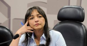 Veja a Eliaziane Gama