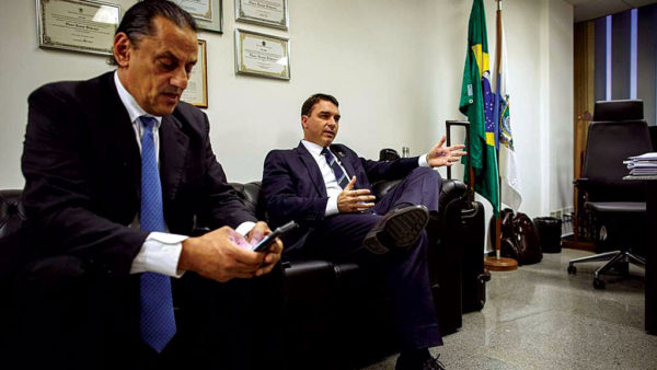 Wassef e Flavio Bolsonaro, protagonista do caso da rachadinha Imagem: reprodução
