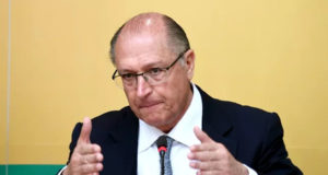 Geraldo Alckmin aguarda decisão do DEM