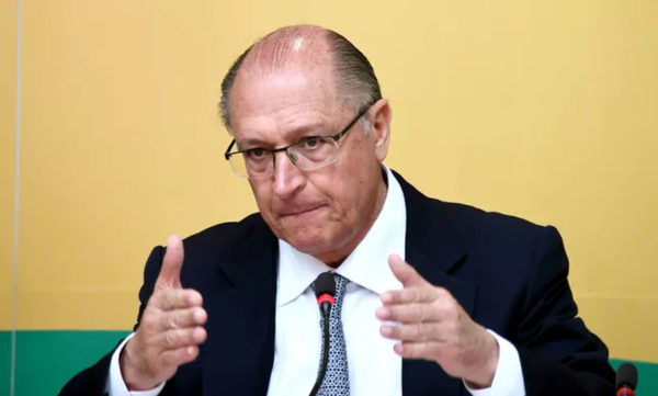 Geraldo Alckmin aguarda decisão do DEM