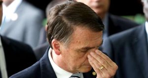 Bolsonaro com a mão no nariz foi desafiado pelo prefeito de Nova York