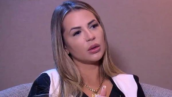 Deolane Bezerra