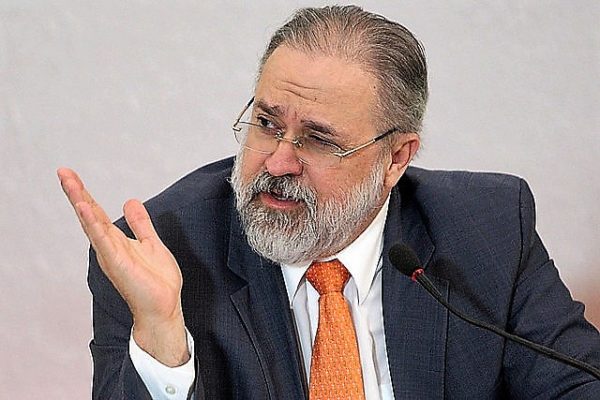 Augusto Aras ignorou prazo para se manifestar sobre a prisão de Roberto Jefferson