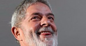 Lula rindo