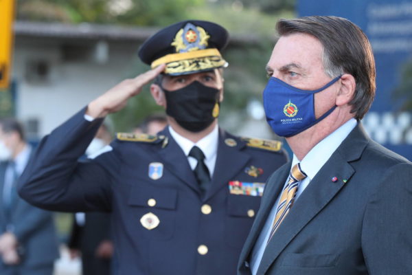 Bolsonaro participa de formatura de PMs do DF