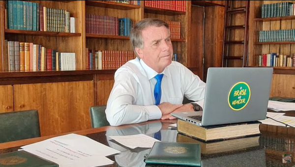 Bolsonaro vai participar de ato golpista