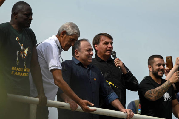 Bolsonaro, Eduardo Pazuello e Hélio Negão pregam contra o STF em comício no Rio