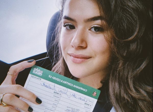 Maisa foi vacinada neste sábado (14)
