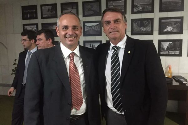 O bolsonarista Aleksander Lacerda e Jair Bolsonaro