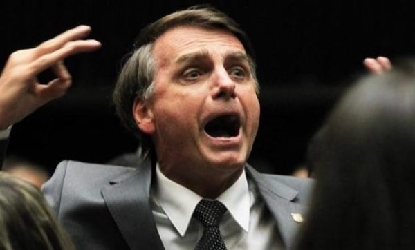 Bolsonaro de boca aberta