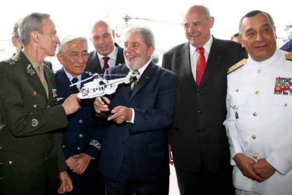 Militares com Lula, do PT Militares com Lula, do PT