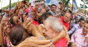 Lula ao lado do povo