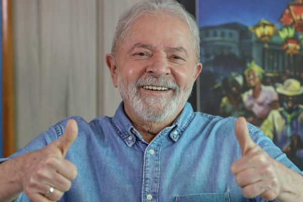 Lula mandando joia