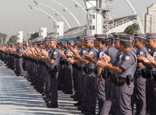 Imagem de formatura de Policiais Militares. Reprodução