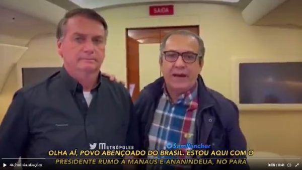 Silas Malafaia abraçado ao lado de Bolsonaro