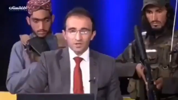 Talibã obrigou jornalista a elogiar o grupo