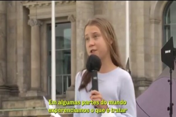 Greta discursa para multidão em Berlin