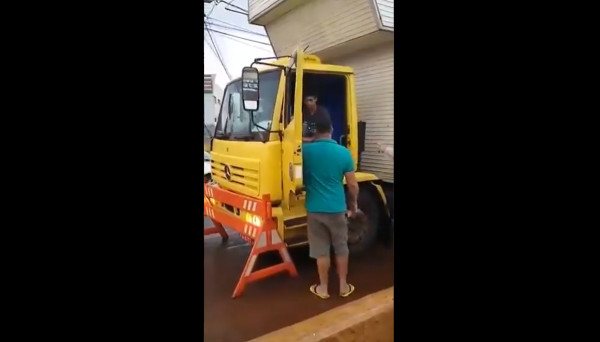 Bolsonarista ataca caminhoneiro que não aderiu à paralisação golpista