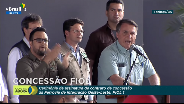 Bolsonaro volta a ameaçar o STF