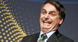 Bolsonaro rindo