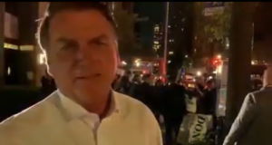 Jair Bolsonaro reclama de manifestações contra ele em Nova York