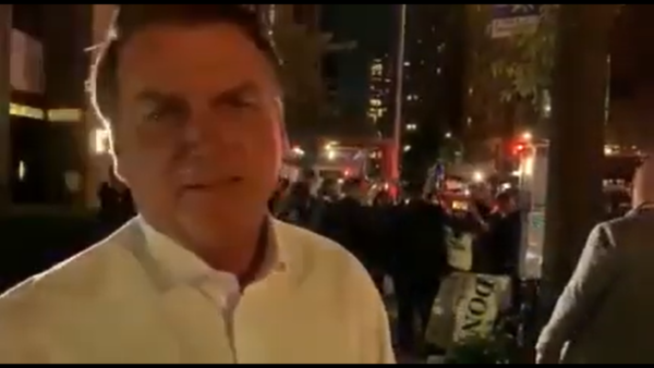 Jair Bolsonaro reclama de manifestações contra ele em Nova York