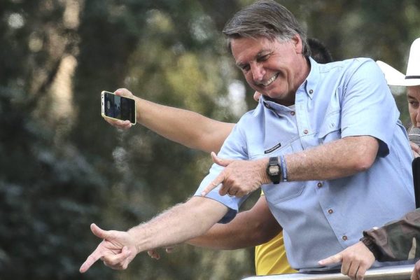 Jair Bolsonaro em carro de som no ato golpista da Av. Paulista