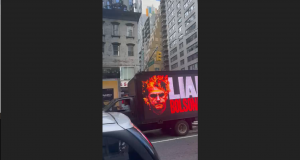 Protestos contra Bolsonaro ocorreram enquanto ele discursa