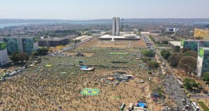 Vista aérea do público baixo em Brasília, que assustou Bolsonaro