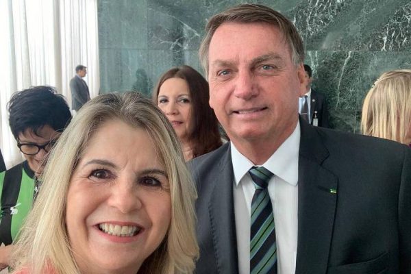 A deputada bolsonarista Soraya Manato ao lado do presidente Jair Bolsonaro