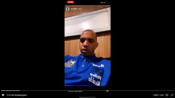 Diego Tardelli grava vídeo no hotel