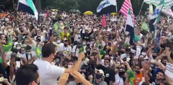 Joao Doria em manifestação de direita na Paulista