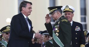 Veja Jair Bolsonaro e os militares