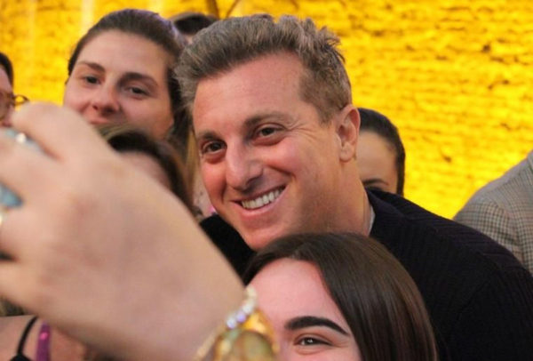 Veja o Luciano Huck