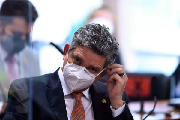 Veja o Rogério Carvalho