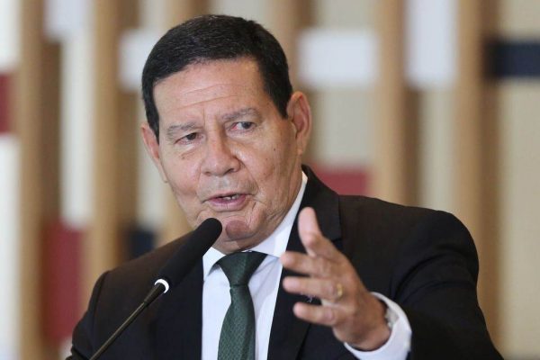 Mourão em discurso