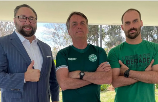 Jason Miller, ex-assessor de Donald Trump, Jair e Eduardo Bolsonaro