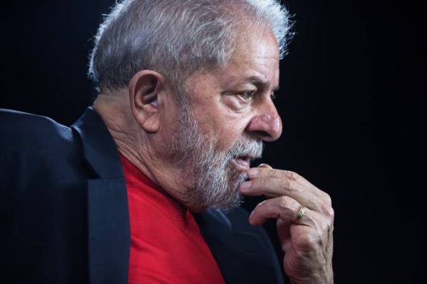 Ex-presidente Lula critica busca da imprensa por terceira via