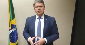 O ministro Tarcísio de Freitas em vídeo que confirma o áudio de Bolsonaro