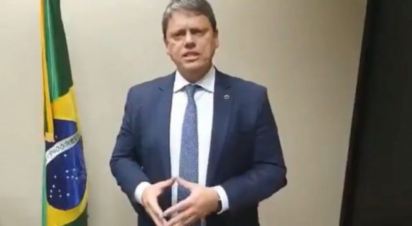 O ministro Tarcísio de Freitas em vídeo que confirma o áudio de Bolsonaro