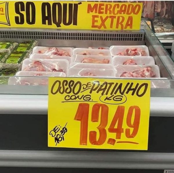 Osso de patinho a R$ 13,49 em gôndola de supermercado
