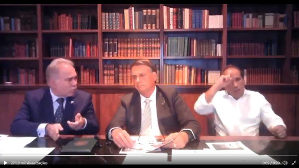 O ministro da Saúde e Bolsonaro em live