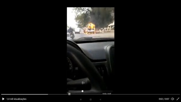 Vans incendiadas por milicianos no RJ