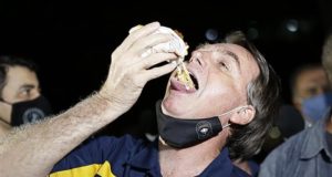 Bolsonaro e brasileiros