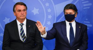 O presidente Jair Bolsonaro (sem partido) e o presidente do STF, Luiz Fux, durante a cerimônia de sanção do PL que cria o Tribunal Regional Federal da 6ª Região. Foto: Ueslei Marcelino/Reuters