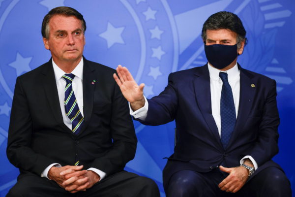 O presidente Jair Bolsonaro (sem partido) e o presidente do STF, Luiz Fux, durante a cerimônia de sanção do PL que cria o Tribunal Regional Federal da 6ª Região. Foto: Ueslei Marcelino/Reuters