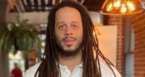 Leuvis Manuel Olivero era autor de 11 livros, um deles sobre Marielle Franco. Foto: Reprodução/Twitter