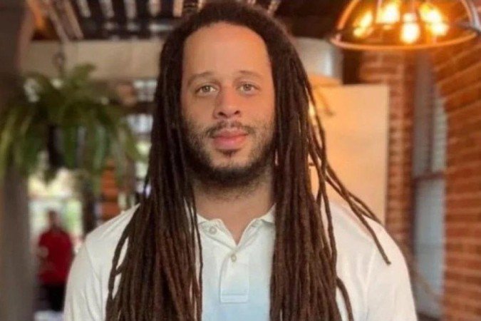 Leuvis Manuel Olivero era autor de 11 livros, um deles sobre Marielle Franco. Foto: Reprodução/Twitter