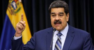 Nicolás Maduro discursa