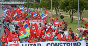MST faz manifestação por reforma agrária